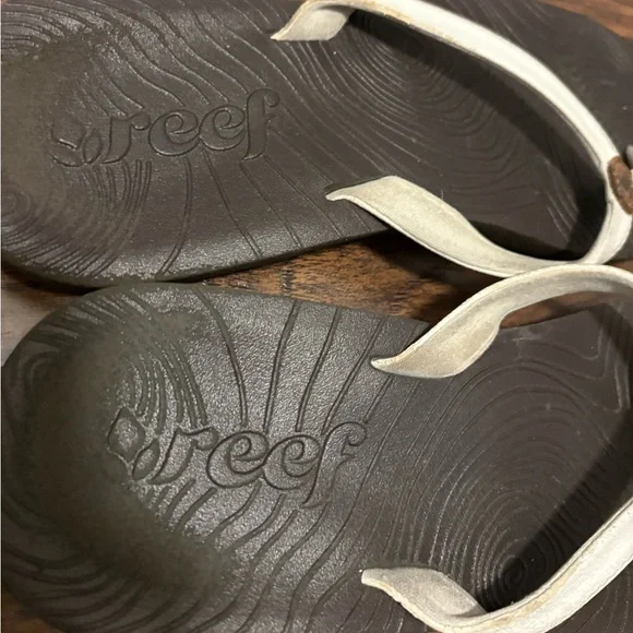 White and Brown Reef Flip Flops - Picture 3 of 4